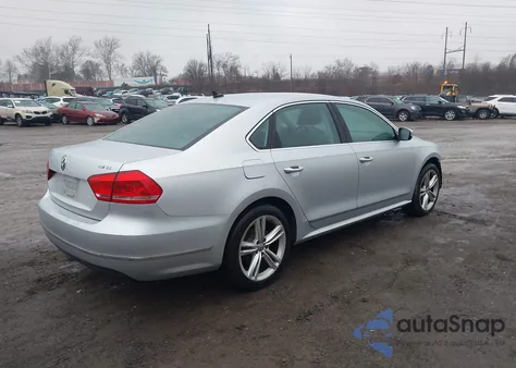 2015 Volkswagen Passat 2.0L Tdi Se z USA, uszkodzony, nr VIN 1VWBV7A3XFC074834